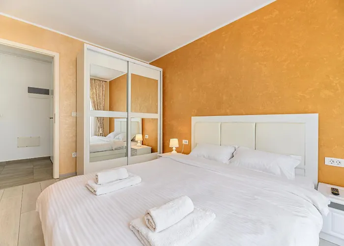 アパート Coresi Avatar